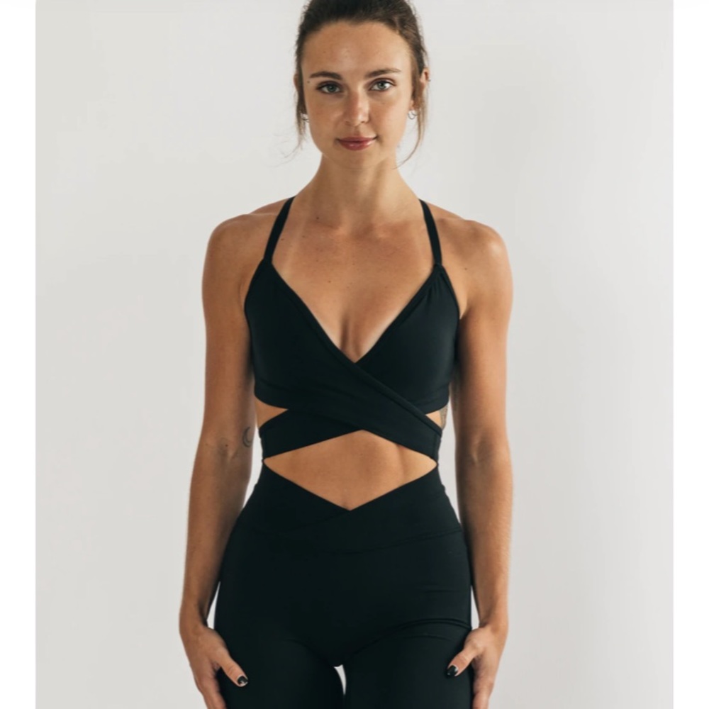 Alphalete Surface Wrap Bra size medium